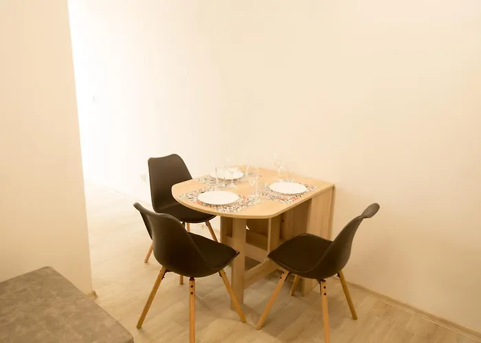 Aleks Center 2- Free Parking